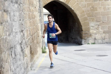 Fotos de la I Carrera Ruta del Vino de Navarra celebrada este sábado con triunfos en categoría absoluta de Javier Nagore y Amaia Melero.