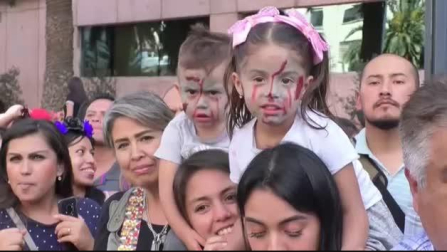 Una marea de zombis conquista la capital de México