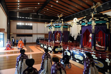 Los Reyes de España, junto a  2.000 invitados con representantes de las diversas monarquías europeas, asistieron a la ceremonia celebrada en el Palacio Imperial de Tokio este martes, 22 de octubre.