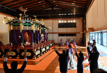 Los Reyes de España, junto a  2.000 invitados con representantes de las diversas monarquías europeas, asistieron a la ceremonia celebrada en el Palacio Imperial de Tokio este martes, 22 de octubre.