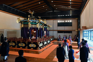 Los Reyes de España, junto a  2.000 invitados con representantes de las diversas monarquías europeas, asistieron a la ceremonia celebrada en el Palacio Imperial de Tokio este martes, 22 de octubre.
