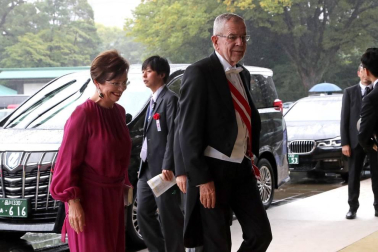 Los Reyes de España, junto a  2.000 invitados con representantes de las diversas monarquías europeas, asistieron a la ceremonia celebrada en el Palacio Imperial de Tokio este martes, 22 de octubre.