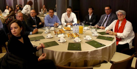 Un centenar de directivos y empresarios asistieron al acto organizado por la entidad financiera y Diario de Navarra.