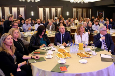 Un centenar de directivos y empresarios asistieron al acto organizado por la entidad financiera y Diario de Navarra.