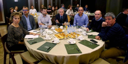 Un centenar de directivos y empresarios asistieron al acto organizado por la entidad financiera y Diario de Navarra.