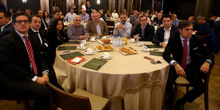 Un centenar de directivos y empresarios asistieron al acto organizado por la entidad financiera y Diario de Navarra.