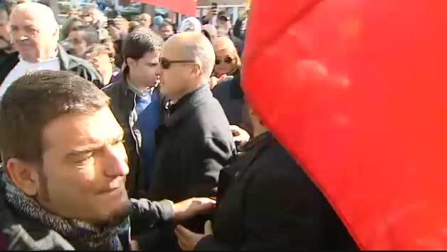 Tejero, recibido con gritos de apoyo en el cementerio de Mingorrubio