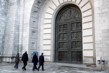 Todas las fotos del día de la exhumación de los restos del dictador del Valle de los Caídos