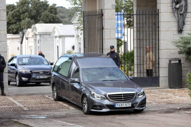 Los restos del dictador Francisco Franco, son trasladados desde el Valle de los Caídos hasta el cementerio de El Pardo Mingorrubio.