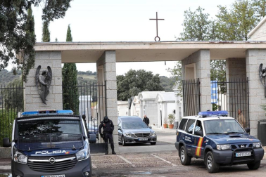 Los restos del dictador Francisco Franco, son trasladados desde el Valle de los Caídos hasta el cementerio de El Pardo Mingorrubio.