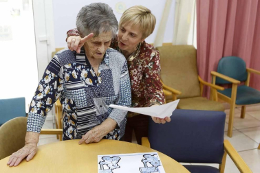 Referente en Navarra en la atención a pacientes de Alzheimer y otros deterioros cognitivos, la Clínica Josefina Arregui, de Alsasua, mantiene el espíritu fundacional de servir de apoyo a personas desorientadas y brindar un oasis de descanso en la difícil singladura de sus familias