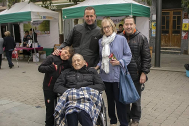 Los vecinos de Mendavia celebraron su Feria de las Denominaciones de Otoño los pasados sábado 19 y domingo 20 de octubre. La primera jornada de la feria comenzó con una concentración de toros de fuego que dio paso a diversas actividades como una visita a la localidad en tren turístico o una degustación de productos con denominación: pimientos, vinos, cava y aceite.