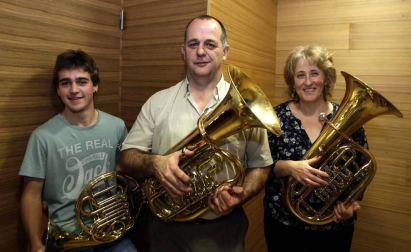 La banda de música de Lesaka goza de gran vitalidad gracias al compromiso y dedicación de sus 52 miembros y a la afición de un pueblo que llena la plaza cada vez que actúan