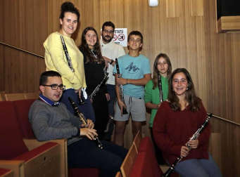 La banda de música de Lesaka goza de gran vitalidad gracias al compromiso y dedicación de sus 52 miembros y a la afición de un pueblo que llena la plaza cada vez que actúan