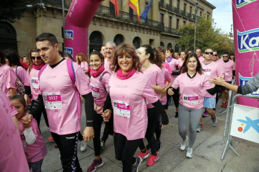 Imágenes de la carrera solidaria contra el cáncer de mama organizada por Saray.