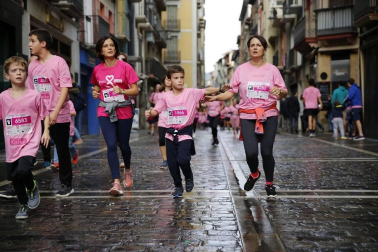 Imágenes de la carrera solidaria contra el cáncer de mama organizada por Saray.