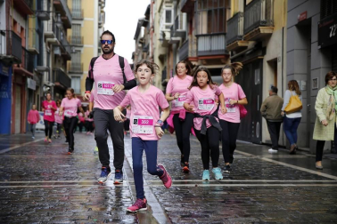 Imágenes de la carrera solidaria contra el cáncer de mama organizada por Saray.