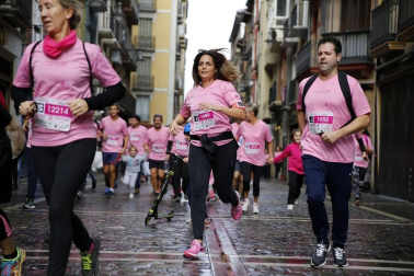 Imágenes de la carrera solidaria contra el cáncer de mama organizada por Saray.