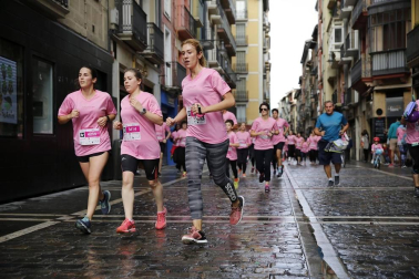 Imágenes de la carrera solidaria contra el cáncer de mama organizada por Saray.