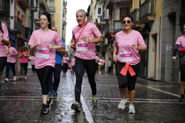 Imágenes de la carrera solidaria contra el cáncer de mama organizada por Saray.