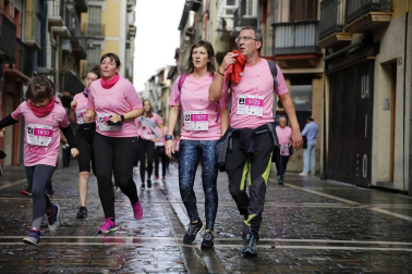 Imágenes de la carrera solidaria contra el cáncer de mama organizada por Saray.