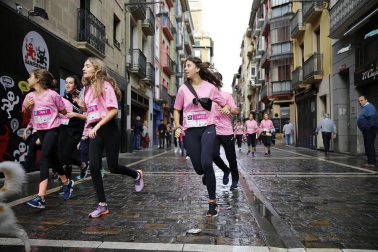 Imágenes de la carrera solidaria contra el cáncer de mama organizada por Saray.