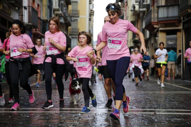 Imágenes de la carrera solidaria contra el cáncer de mama organizada por Saray.