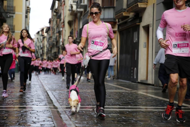 Imágenes de la carrera solidaria contra el cáncer de mama organizada por Saray.