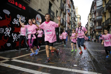 Imágenes de la carrera solidaria contra el cáncer de mama organizada por Saray.