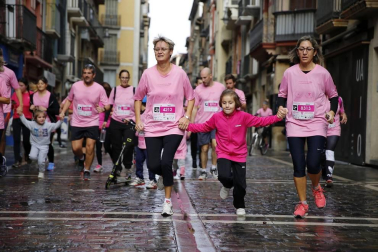 Imágenes de la carrera solidaria contra el cáncer de mama organizada por Saray.