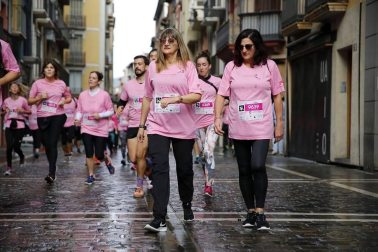 Imágenes de la carrera solidaria contra el cáncer de mama organizada por Saray.