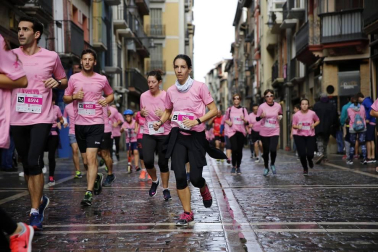 Imágenes de la carrera solidaria contra el cáncer de mama organizada por Saray.