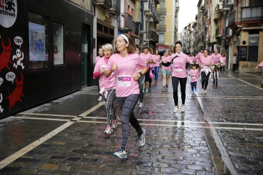 Imágenes de la carrera solidaria contra el cáncer de mama organizada por Saray.