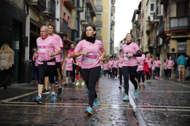 Imágenes de la carrera solidaria contra el cáncer de mama organizada por Saray.