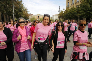 Imágenes de la carrera solidaria contra el cáncer de mama organizada por Saray.