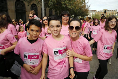 Imágenes de la carrera solidaria contra el cáncer de mama organizada por Saray.