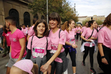 Imágenes de la carrera solidaria contra el cáncer de mama organizada por Saray.