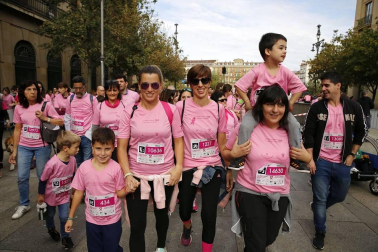 Imágenes de la carrera solidaria contra el cáncer de mama organizada por Saray.