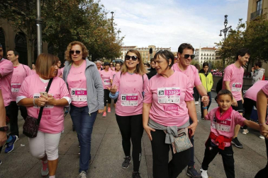 Imágenes de la carrera solidaria contra el cáncer de mama organizada por Saray.
