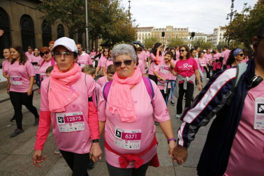 Imágenes de la carrera solidaria contra el cáncer de mama organizada por Saray.