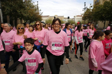 Imágenes de la carrera solidaria contra el cáncer de mama organizada por Saray.