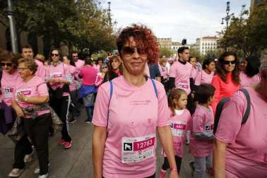 Imágenes de la carrera solidaria contra el cáncer de mama organizada por Saray.