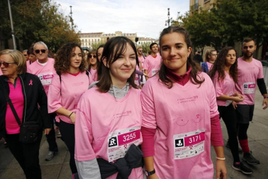Imágenes de la carrera solidaria contra el cáncer de mama organizada por Saray.