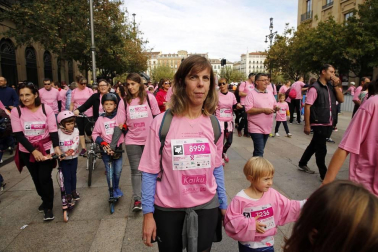 Imágenes de la carrera solidaria contra el cáncer de mama organizada por Saray.
