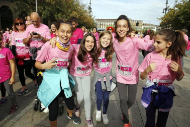 Imágenes de la carrera solidaria contra el cáncer de mama organizada por Saray.