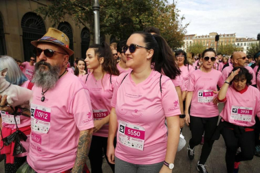 Imágenes de la carrera solidaria contra el cáncer de mama organizada por Saray.