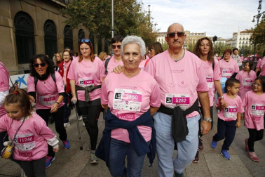 Imágenes de la carrera solidaria contra el cáncer de mama organizada por Saray.