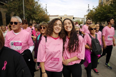 Imágenes de la carrera solidaria contra el cáncer de mama organizada por Saray.