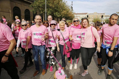 Imágenes de la carrera solidaria contra el cáncer de mama organizada por Saray.