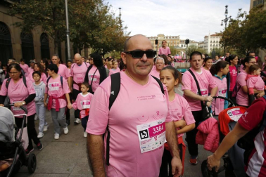 Imágenes de la carrera solidaria contra el cáncer de mama organizada por Saray.